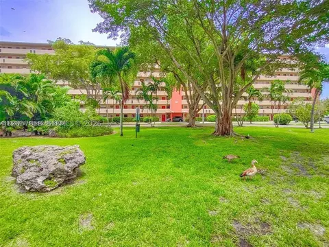 1710 NE 191st St #103-3, Miami, FL 33179