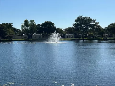 200 Gate Rd #202, Hollywood, FL 33024