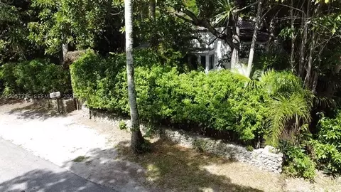 3564 Linden Ln, Miami, FL 33133