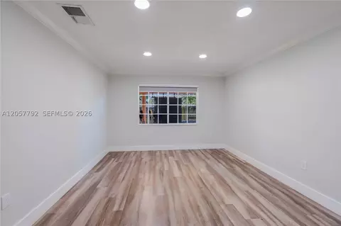Living - 6320 NW 199th St, Hialeah, FL 33015 photo 6 of 7