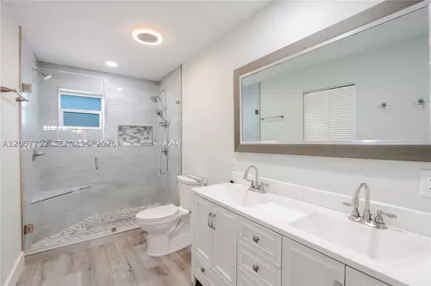 Bath - 6320 NW 199th St, Hialeah, FL 33015 photo 1 of 2