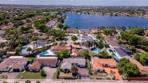 View/Area - 6320 NW 199th St, Hialeah, FL 33015 photo 2 of 4