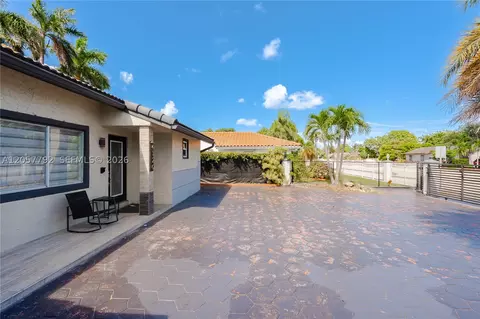 Exterior - 6320 NW 199th St, Hialeah, FL 33015 photo 2 of 7