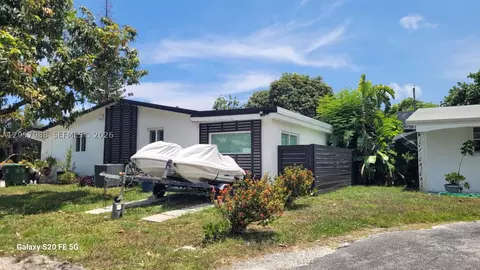 701 SW 4th Ct, Hallandale Beach, FL 33009