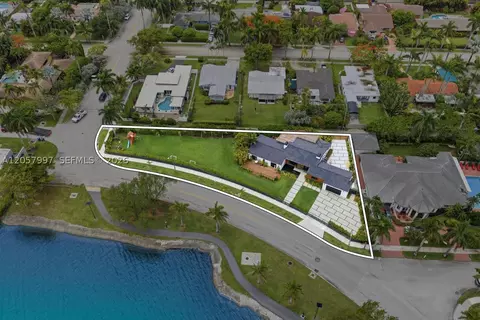 1204 S Northlake Dr, Hollywood, FL 33019