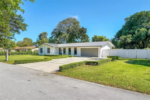 8820 SW 182nd Ter, Palmetto Bay, FL 33157