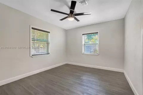Bedroom - 3405 Robbins Rd, Pompano Beach, FL 33062 photo 4 of 11