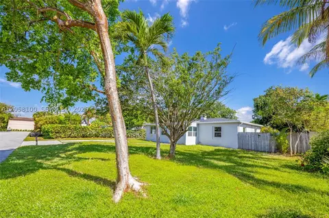 Exterior - 3405 Robbins Rd, Pompano Beach, FL 33062 photo 9 of 10