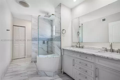 Bath - 3405 Robbins Rd, Pompano Beach, FL 33062 photo 1 of 3