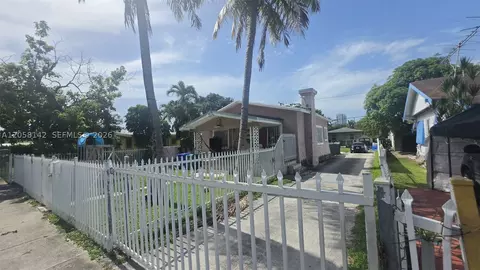 1888 NW 18th St, Miami, FL 33125