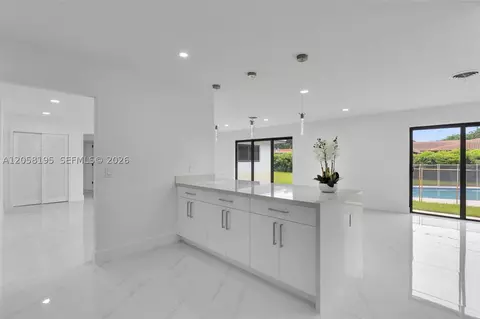 6940 NW 6th St, Plantation, FL 33317