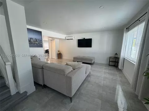1904 SW 28th St, Fort Lauderdale, FL 33315
