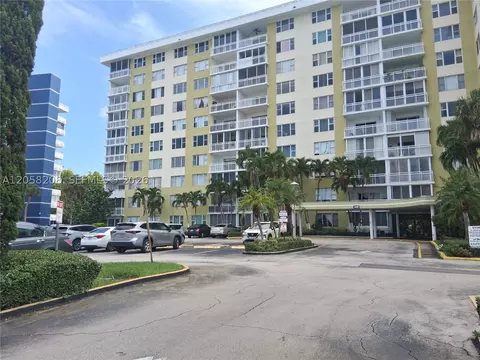 4400 Hillcrest Hillcrest Dr #201B, Hollywood, FL 33021