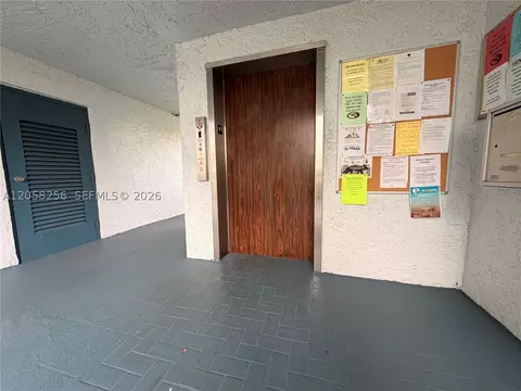 7620 NW 18th St #403, Margate, FL 33063