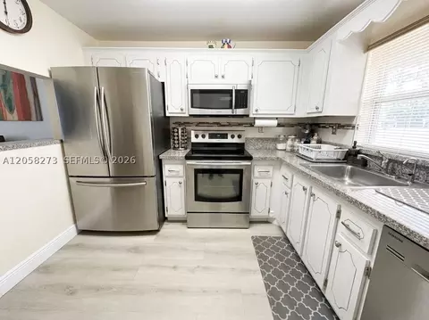 9801 Sunrise Lakes Blvd #203, Sunrise, FL 33322