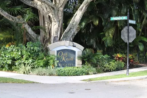 1720 W Oak Knoll Cir, Davie, FL 33324