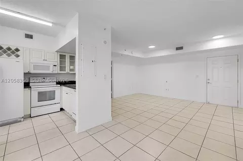 1 Glen Royal Pkwy #809, Miami, FL 33125
