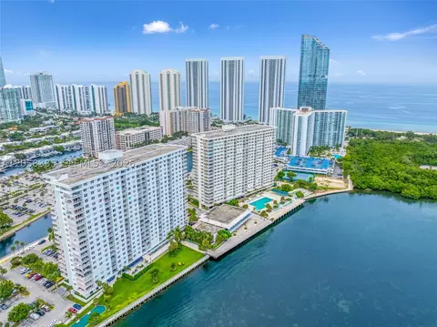 300 Bayview Dr #202, Sunny Isles Beach, FL 33160