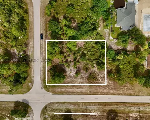 1041 Columbus Blvd, Lehigh Acres, FL 33974