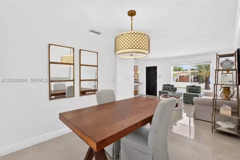 Dining - 1271 W 78th St, Hialeah, FL 33014 photo 3 of 3