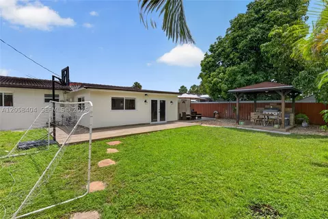 Exterior - 1271 W 78th St, Hialeah, FL 33014 photo 4 of 4