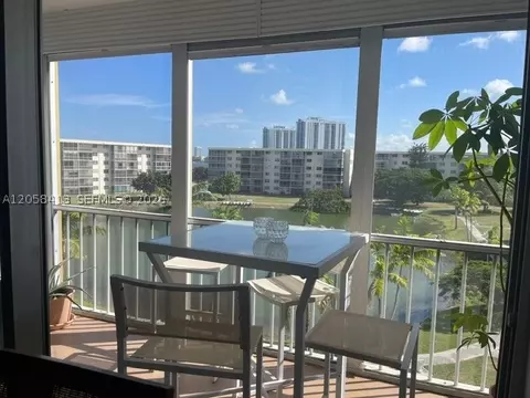 2855 Leonard Dr #H511, Aventura, FL 33160