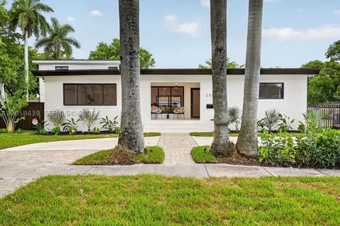 205 NE 123rd St, North Miami, FL 33161