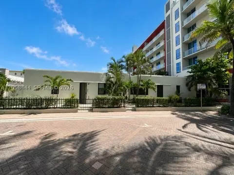 323 Fillmore St #10, Hollywood, FL 33019