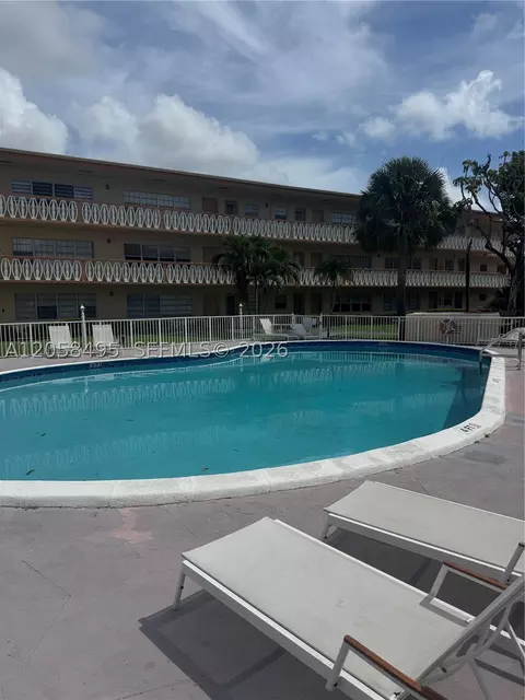 11855 NE 19th Dr #22, North Miami, FL 33181