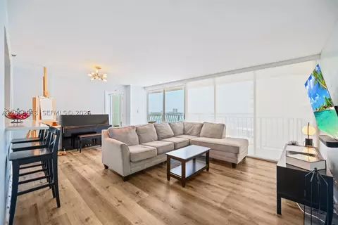 7601 E Treasure Dr #2124, North Bay Village, FL 33141