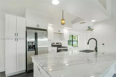 2935 SW 1st Pl, Cape Coral, FL 33914