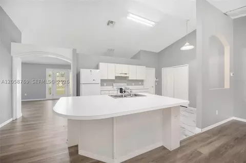 Kitchen - 20 Pine Court Loop, Ocala, FL 34472 photo 2 of 2