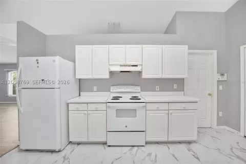 Kitchen - 20 Pine Court Loop, Ocala, FL 34472 photo 1 of 2