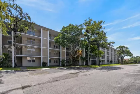 2900 NW 48th Ter #310, Lauderdale Lakes, FL 33313