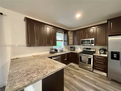 11320 NW 43rd Ter, Doral, FL 33178