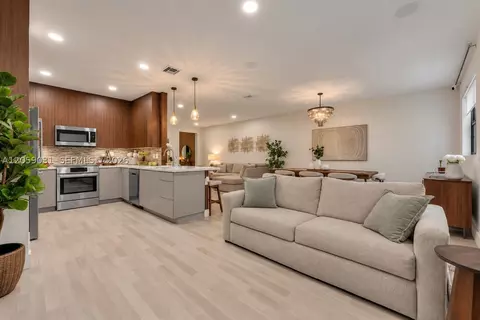 10533 NW 78th Ter, Doral, FL 33178