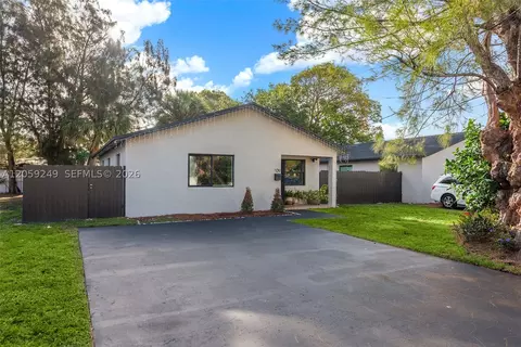 309 SE 3rd Ave, Hallandale Beach, FL 33009
