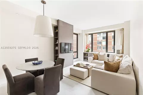 305 W 16 St #3G, New York, NY 10011