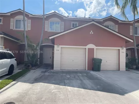904 NW 100th Ave, Pembroke Pines, FL 33024