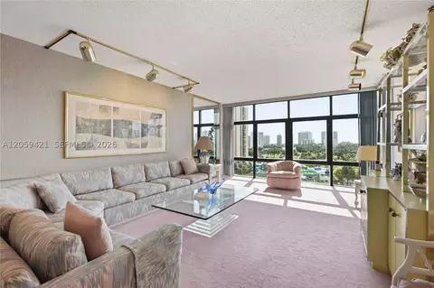 20100 W Country Club Dr #1206, Aventura, FL 33180