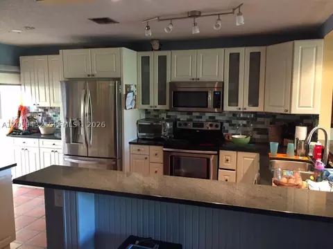 Kitchen - 3917 Adra Ave #E-46A, Doral, FL 33178 photo 4 of 4