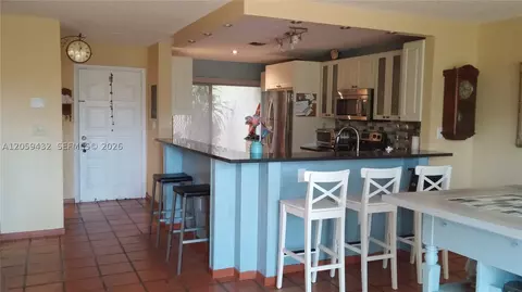 Kitchen - 3917 Adra Ave #E-46A, Doral, FL 33178 photo 3 of 4