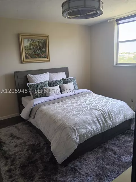 2821 Somerset Dr #312, Lauderdale Lakes, FL 33311