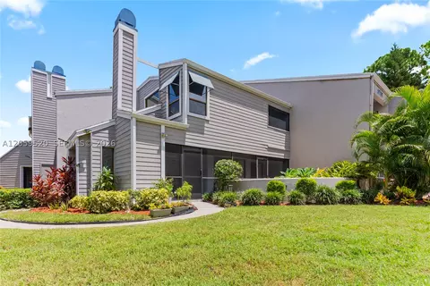 8707 Bardmoor Pl #101, Seminole, FL 33777