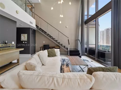 200 Biscayne Boulevard Way #1407, Miami, FL 33131