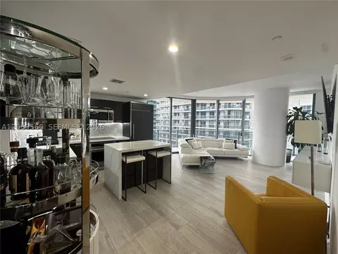 45 SW 9th St #2501, Miami, FL 33130