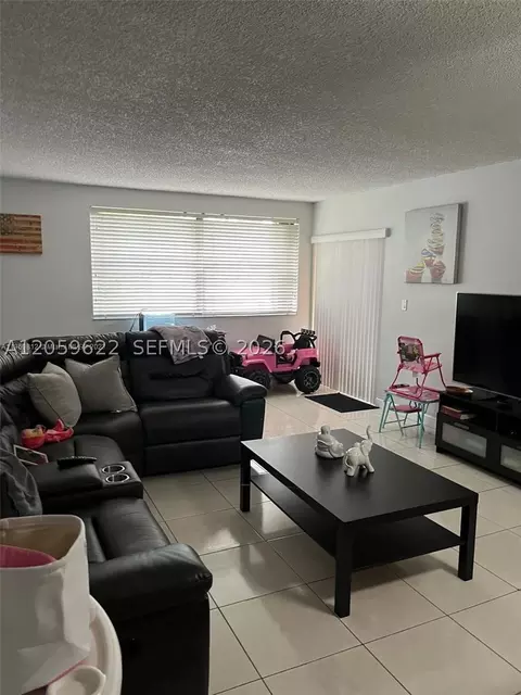 10135 NW 9th St Cir #5-208, Miami, FL 33172