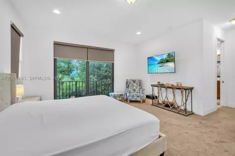 Bedroom - 3575 W 97th St, Hialeah, FL 33018 photo 2 of 5