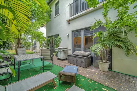 Exterior - 3575 W 97th St, Hialeah, FL 33018 photo 3 of 5