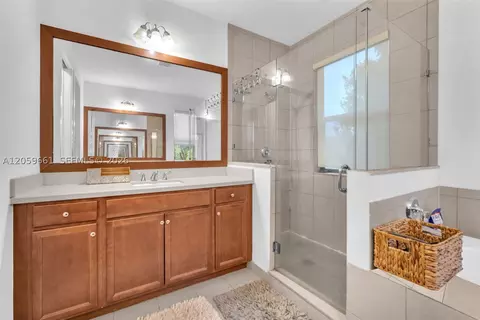 Bath - 3575 W 97th St, Hialeah, FL 33018 photo 4 of 4